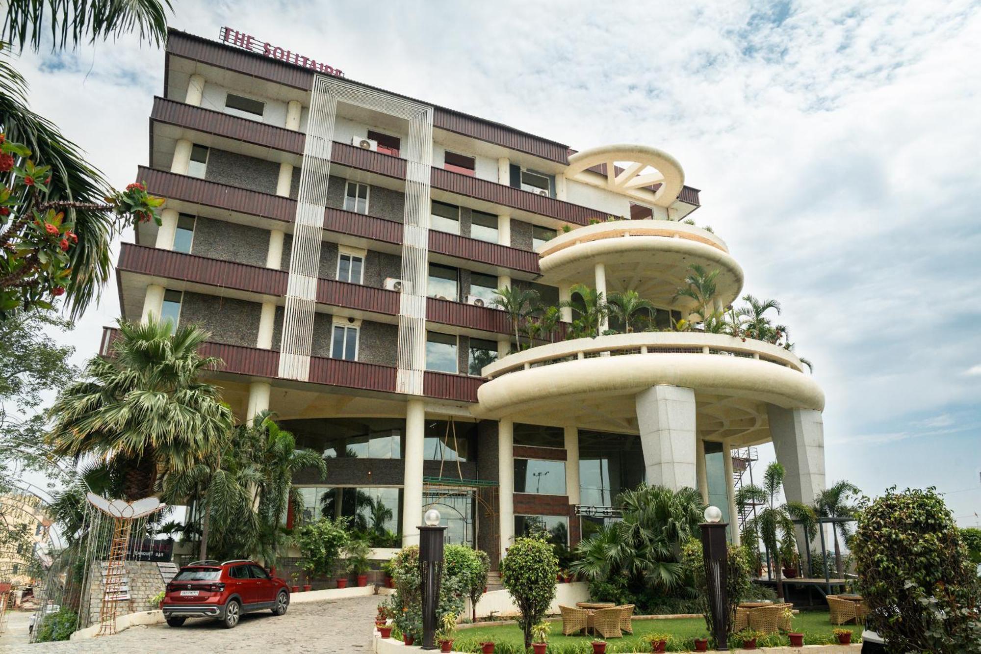 The Solitaire Hotel Dehradun Exterior photo